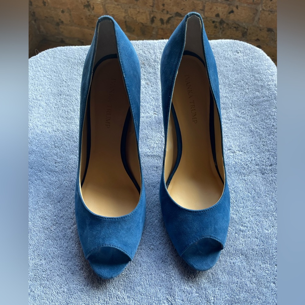 Ivanka Trump Women’s Size 10 Blue Suede Pumps